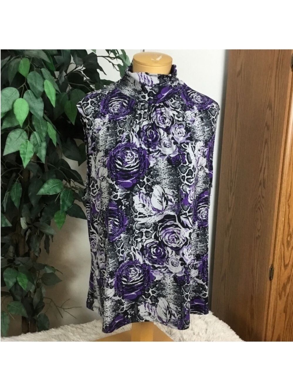 Fashion Bug Mockneck floral sleeveless blouse Woman’s size 1X